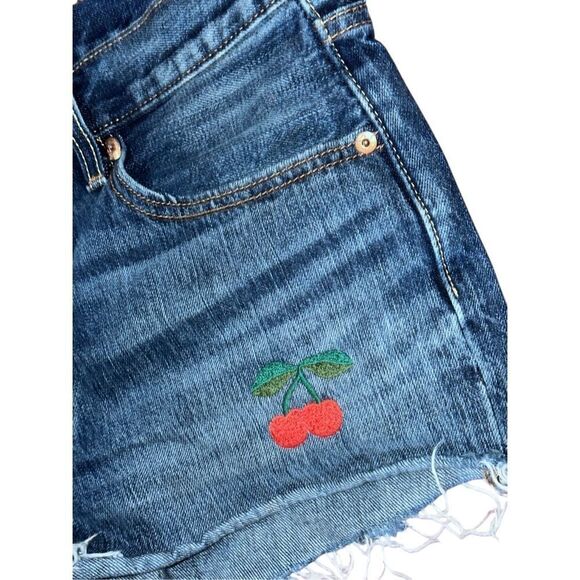 Nice Levi's 501 original Dark wash Levi’s 501 shorts with cute cherry detail siz - Picture 3 of 9